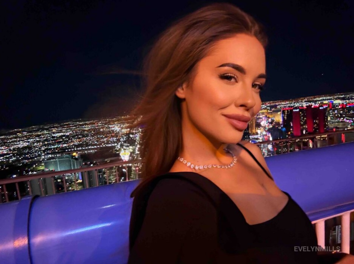 Evelyn Mills smiling during live webcam show